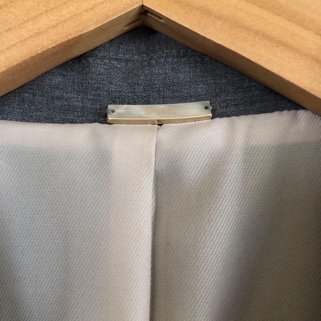 SNIDEL Sustainableイレギュラー金ボタンジャケット　ダブル