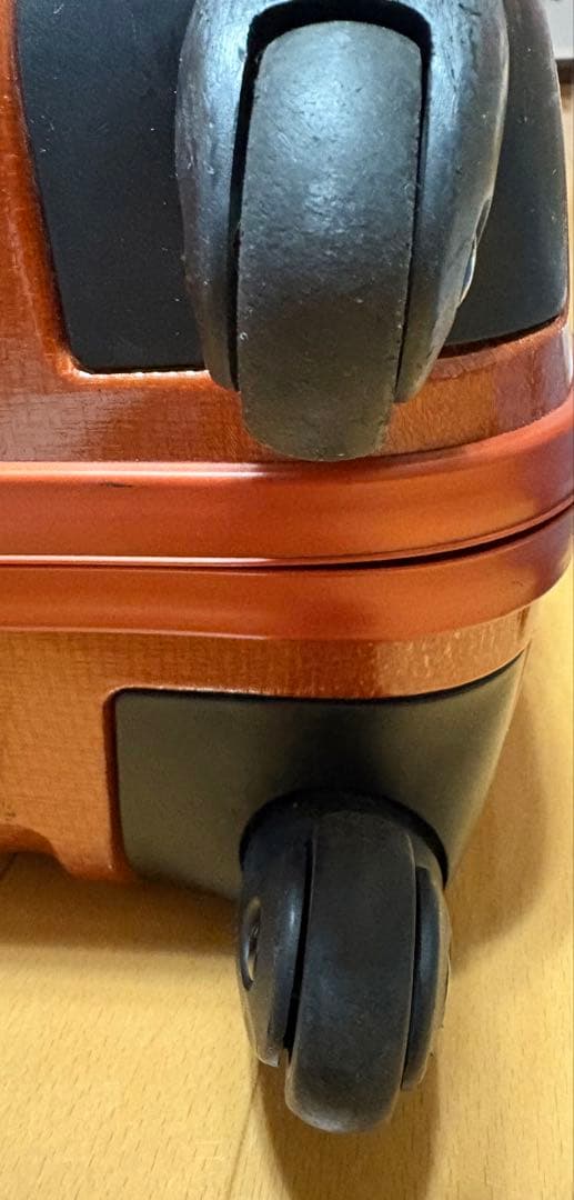 サムソナイト　機内持ち込み超軽量ポリカーボネート キャリーケース