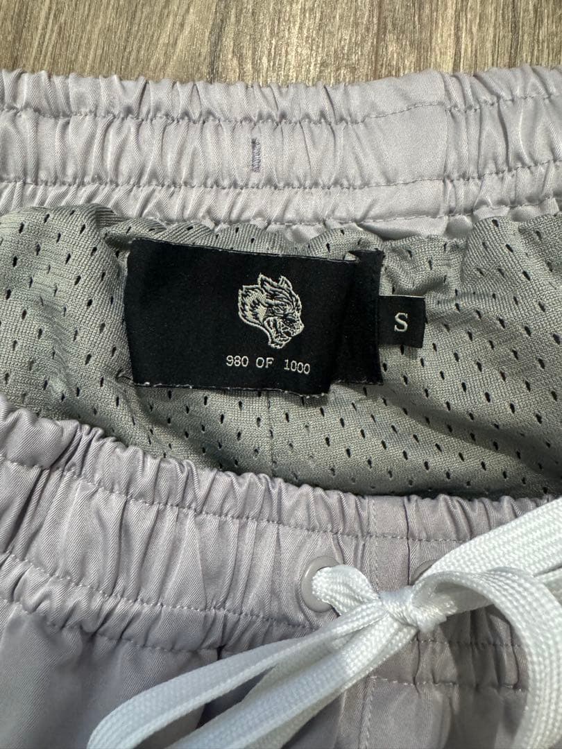 ダルクスポーツ　グレー　ショートパンツ S 限定980/1000