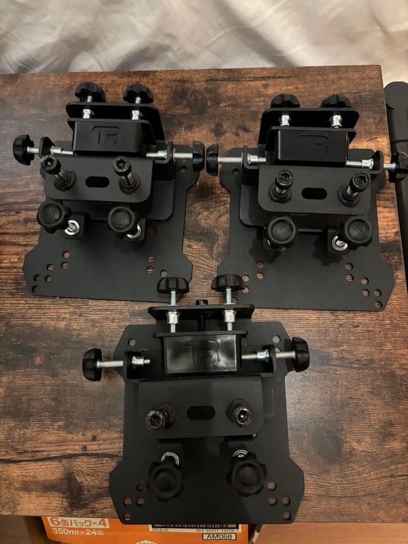 モニター用可変調整VESAアダプターキット x 3 track racer