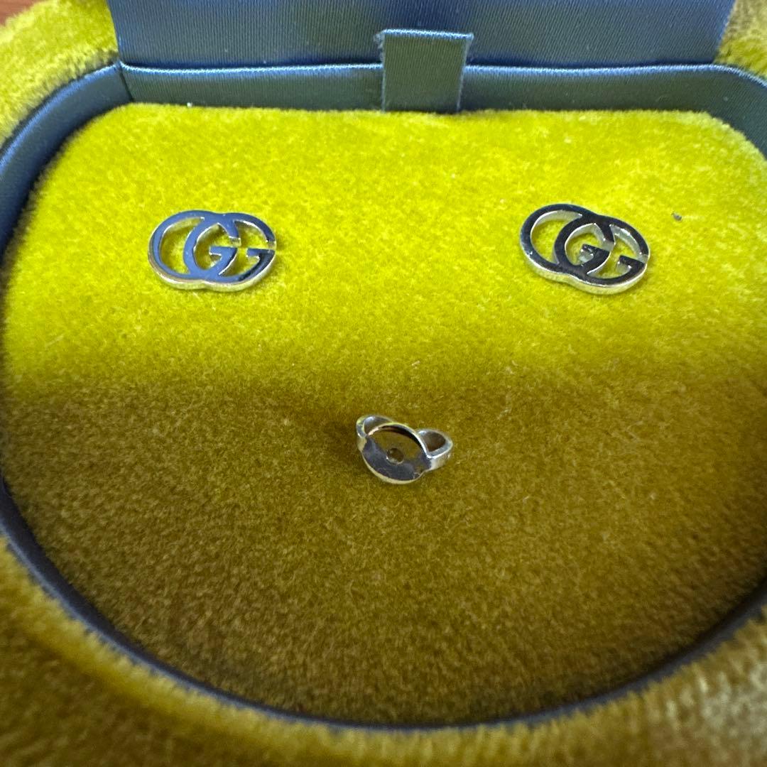 GUCCI GGロゴ シルバー片耳用ピアス