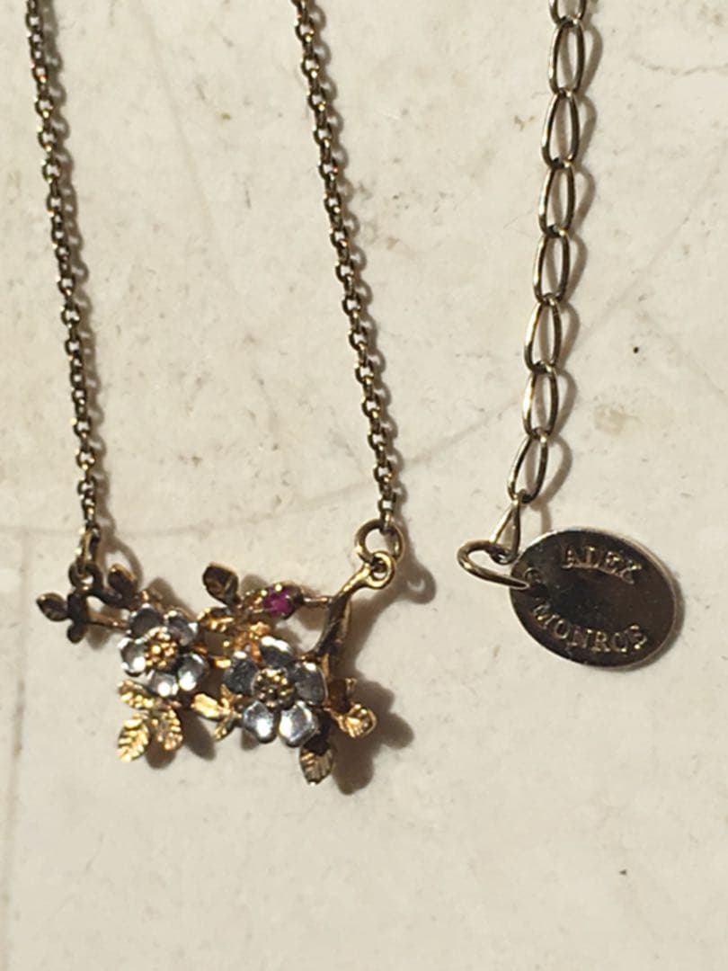 アッシュぺーフランスのブランド アレックスモンローのネックレス(プチルビー入り)