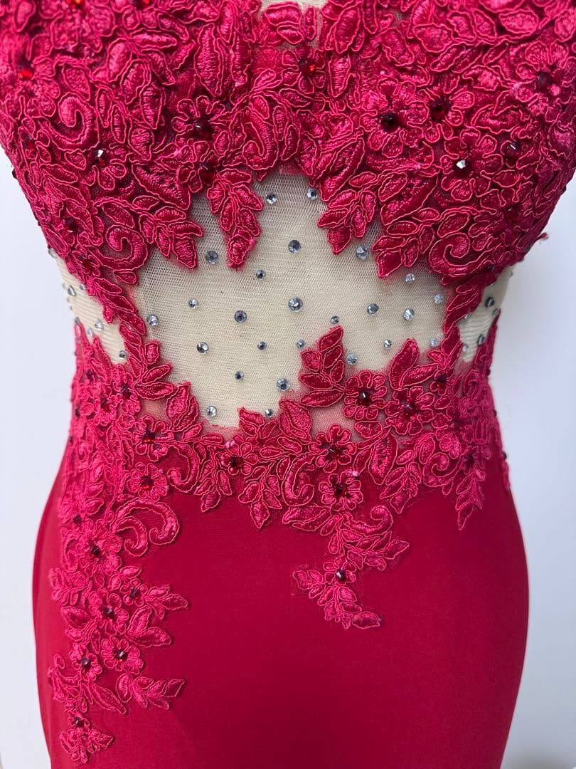 赤いハイネックドレス レース ビジュー付き