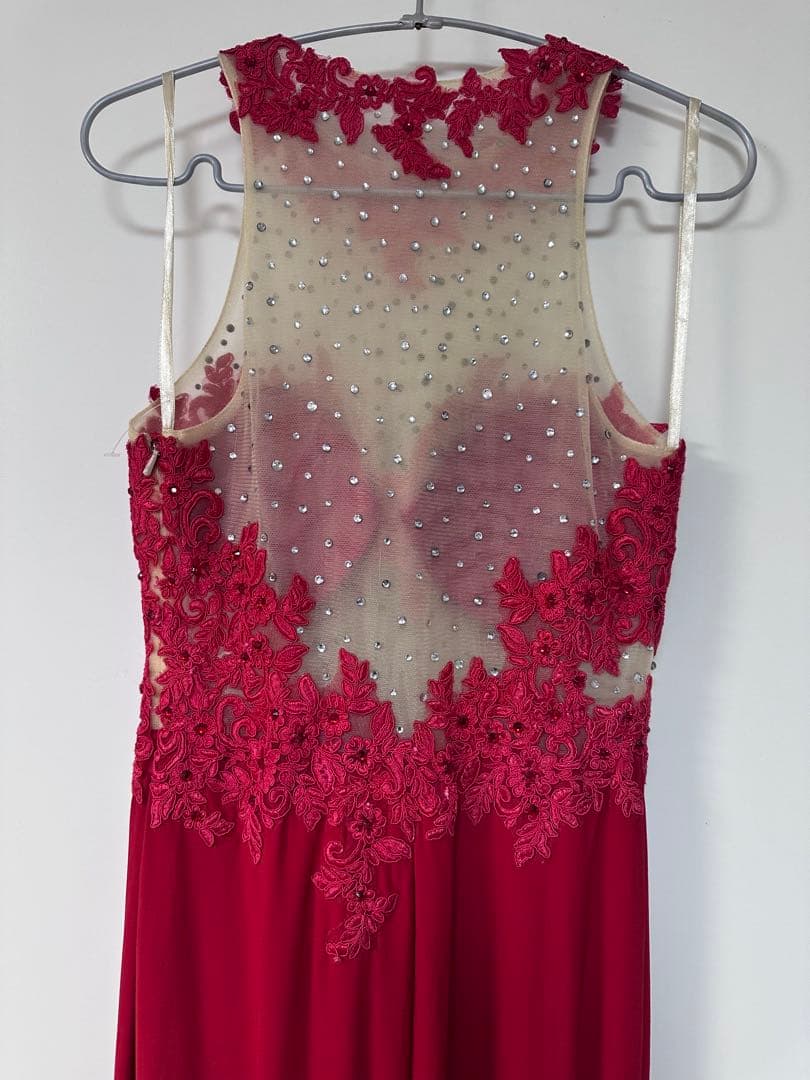 赤いハイネックドレス レース ビジュー付き
