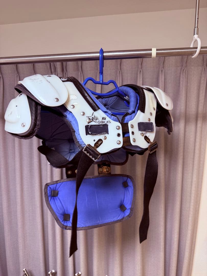 アメフト　青いショルダーパッド