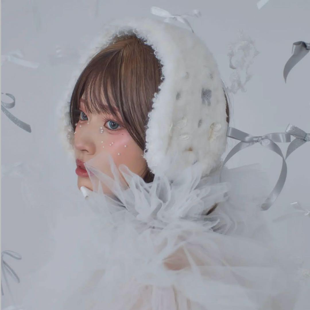 かきぶちももの　ファニーマフ　ホワイト