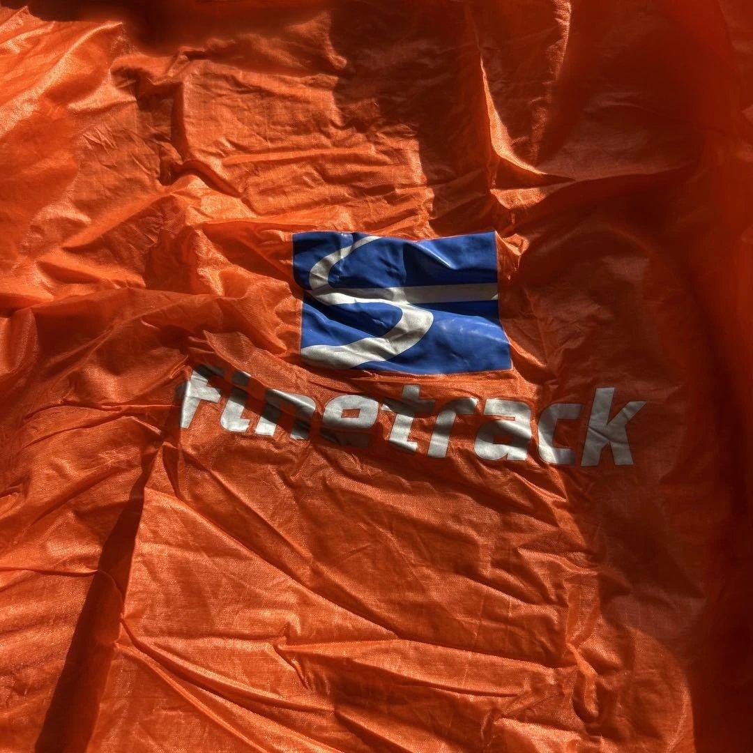 finetrack1〜2人用ツェルトと設置用ガイドライン2本つき（こちらは新品）