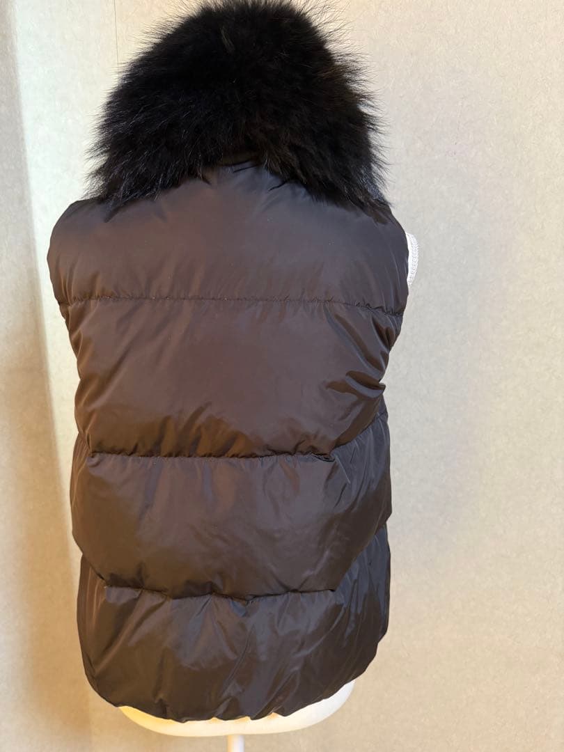 美品モンクレールファー付きダウンベスト