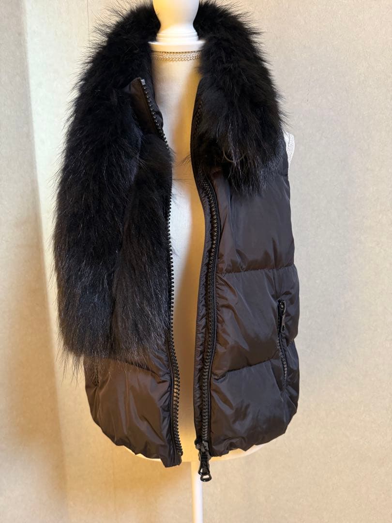 美品モンクレールファー付きダウンベスト