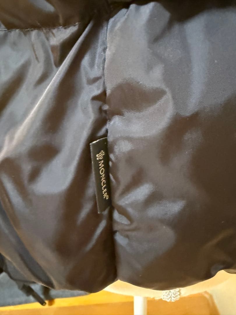 美品モンクレールファー付きダウンベスト