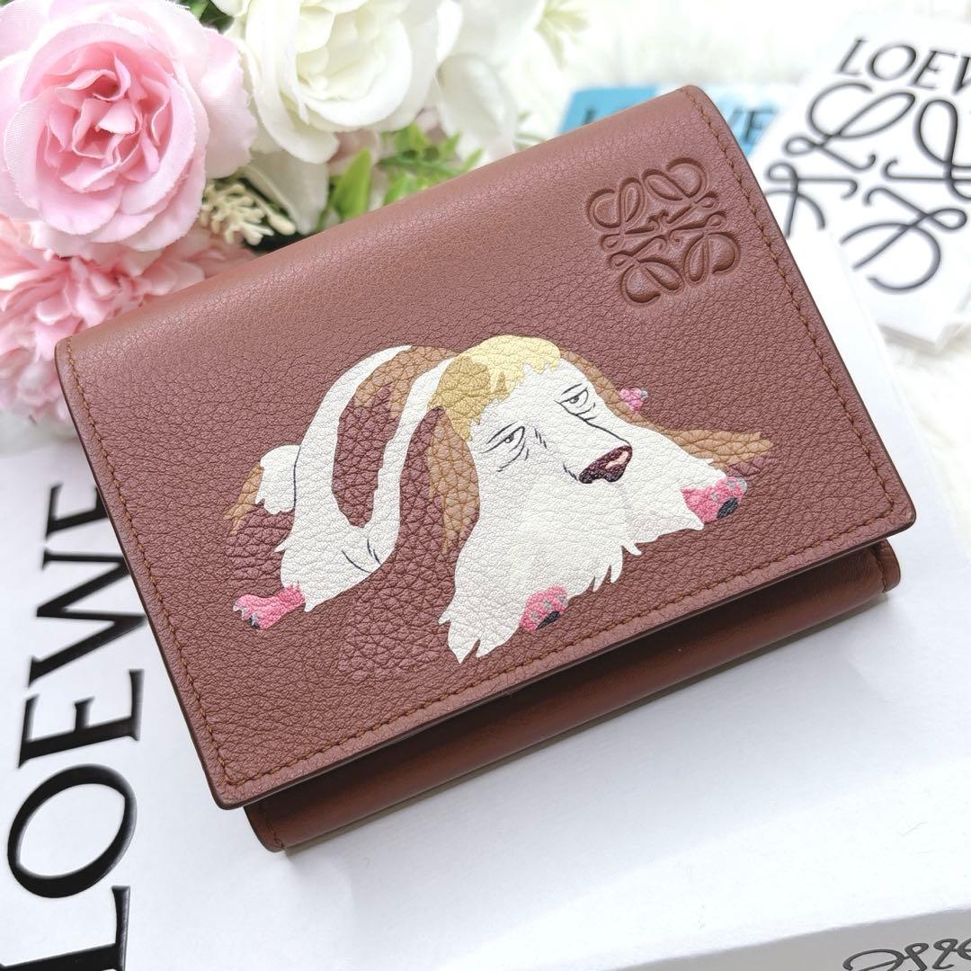 限定/極美品✨ロエベ コラボ ハウルの動く城 ヒン トライフォールドウォレット