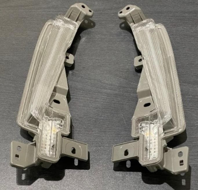 【新品 トヨタ純正】プリウス 50後期 / サイドポンツーン / LED