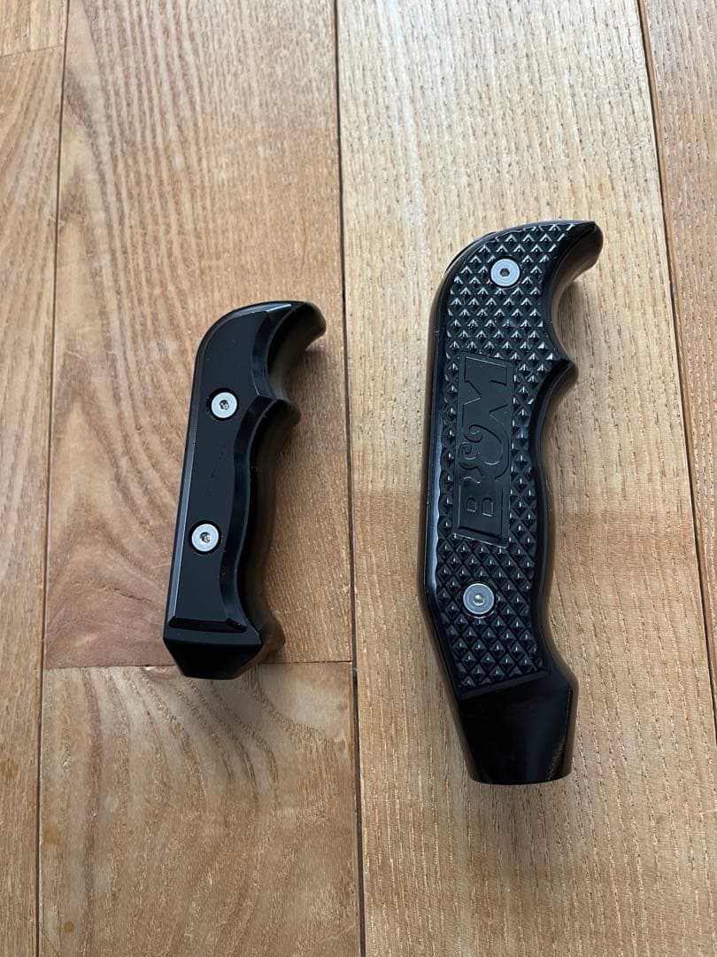 jkラングラー前期3.8Lモデル用B&M シフターグリップ 2個セット 黒