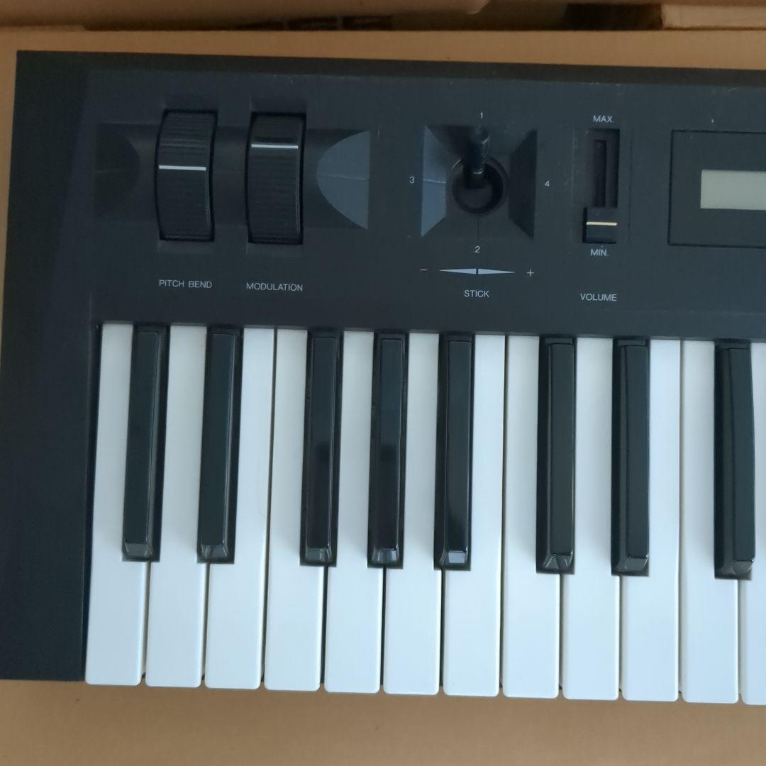 KAWAI　シンセサイザー、シーケンサー、ドラムマシン、スピーカー×2　セット