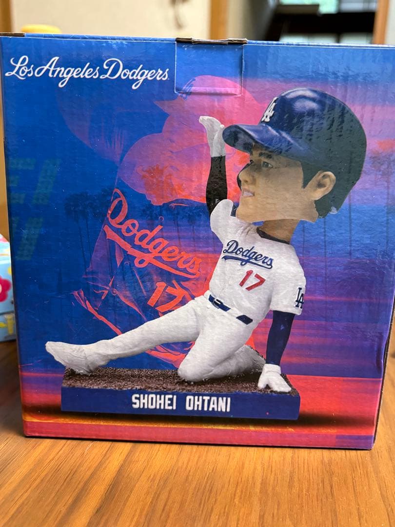 Shohei Ohtaniドジャースファンクラブボブルヘッドとタオル
