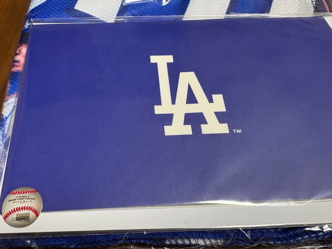 Shohei Ohtaniドジャースファンクラブボブルヘッドとタオル