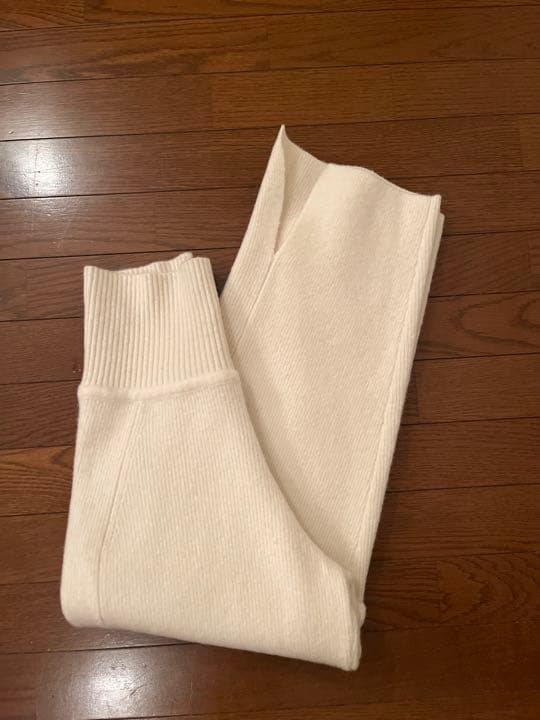 スタイリング　スリットニットパンツ