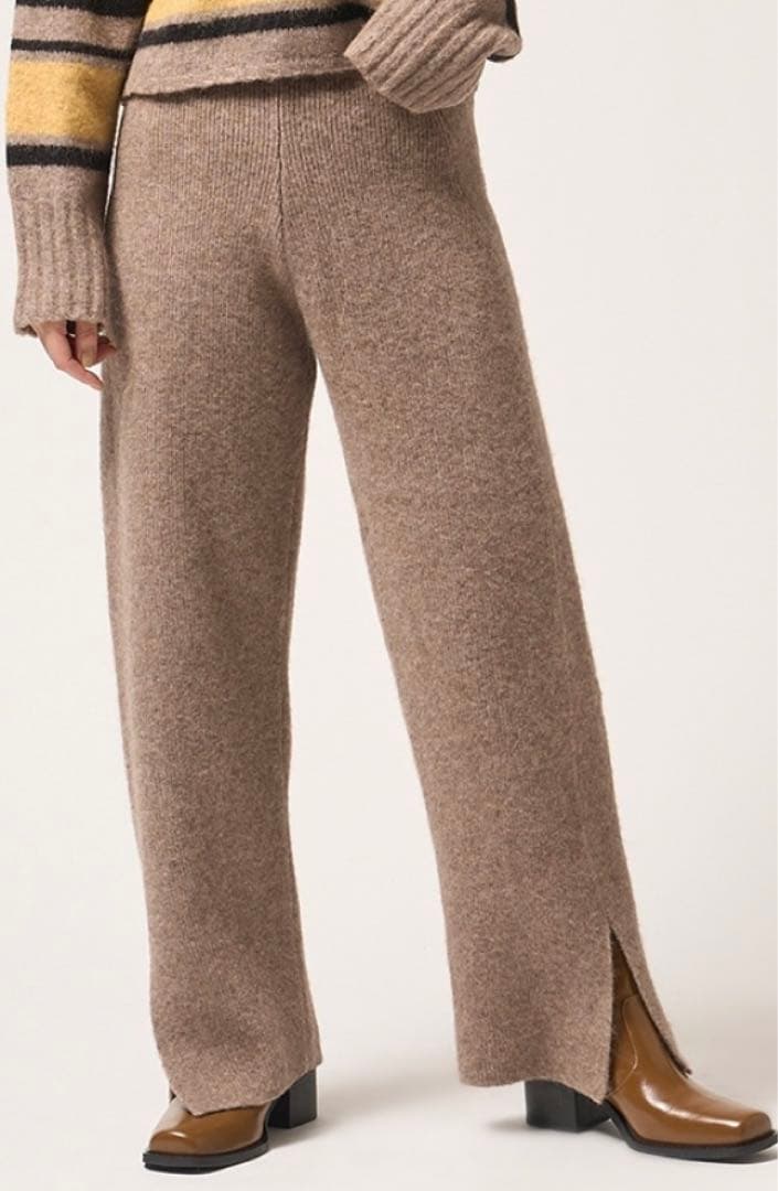 スタイリング　スリットニットパンツ