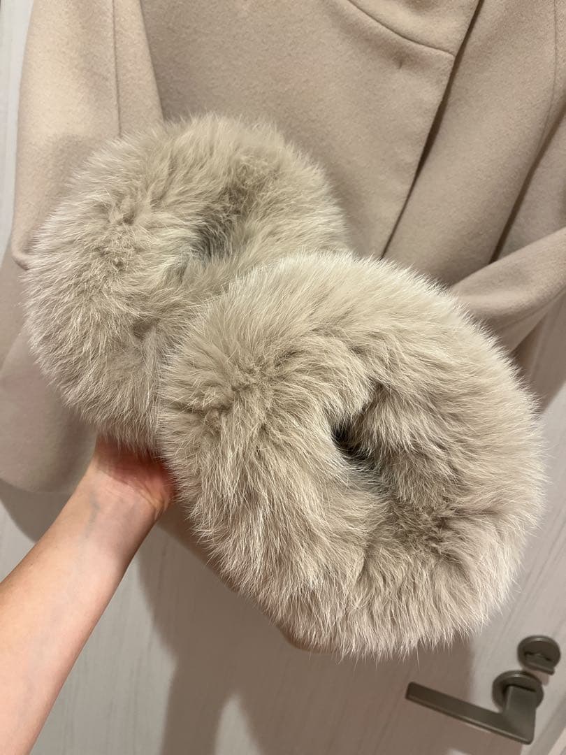 ストロベリーフィールズ ビーバーファー付きスタンドカラーショートコート