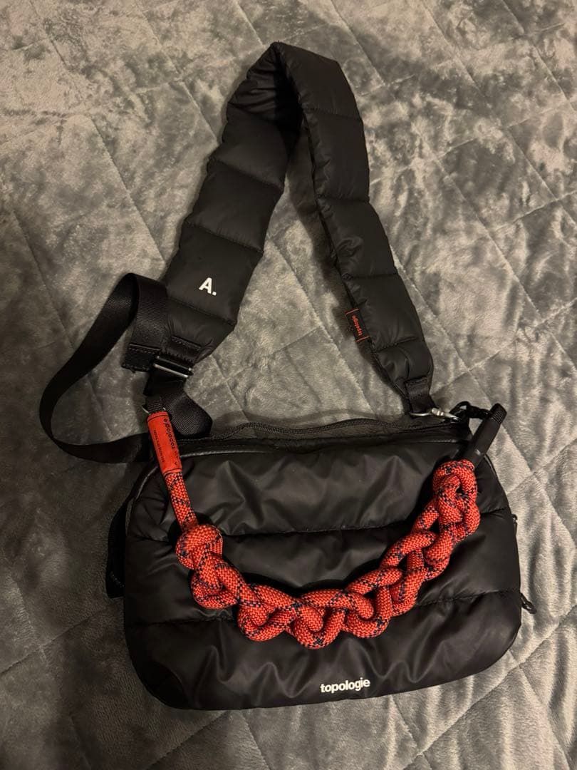 A.societyトポロジー ボトルサコッシュ ラージ パッファーストラップ付き