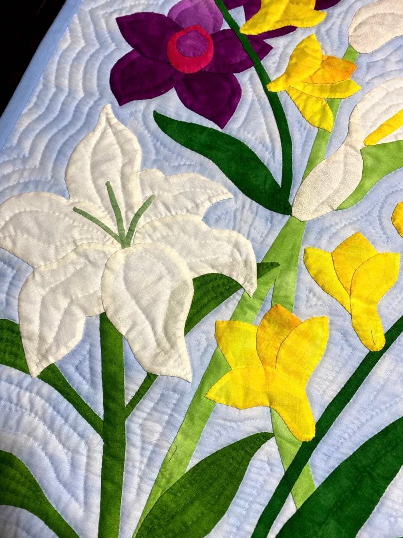 ハワイアンキルトタペストリー　シンビジウムの花束　飾らない心