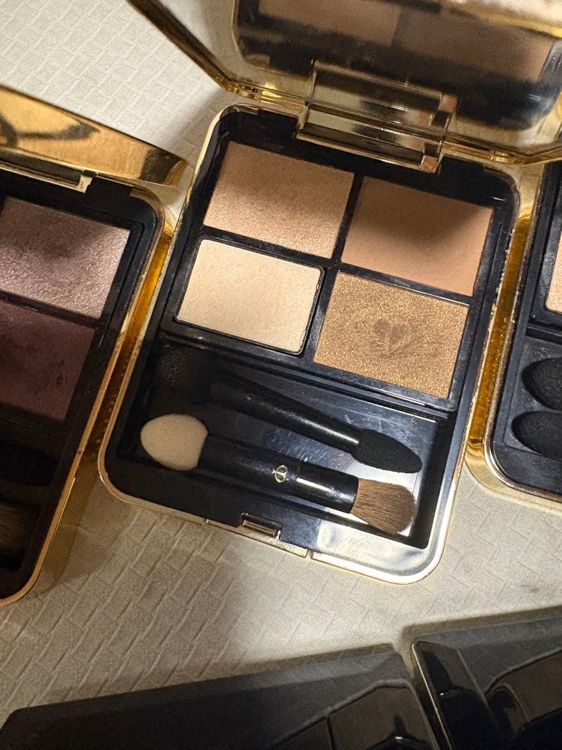 アイシャドウパレット3つとチークパレット2つセット