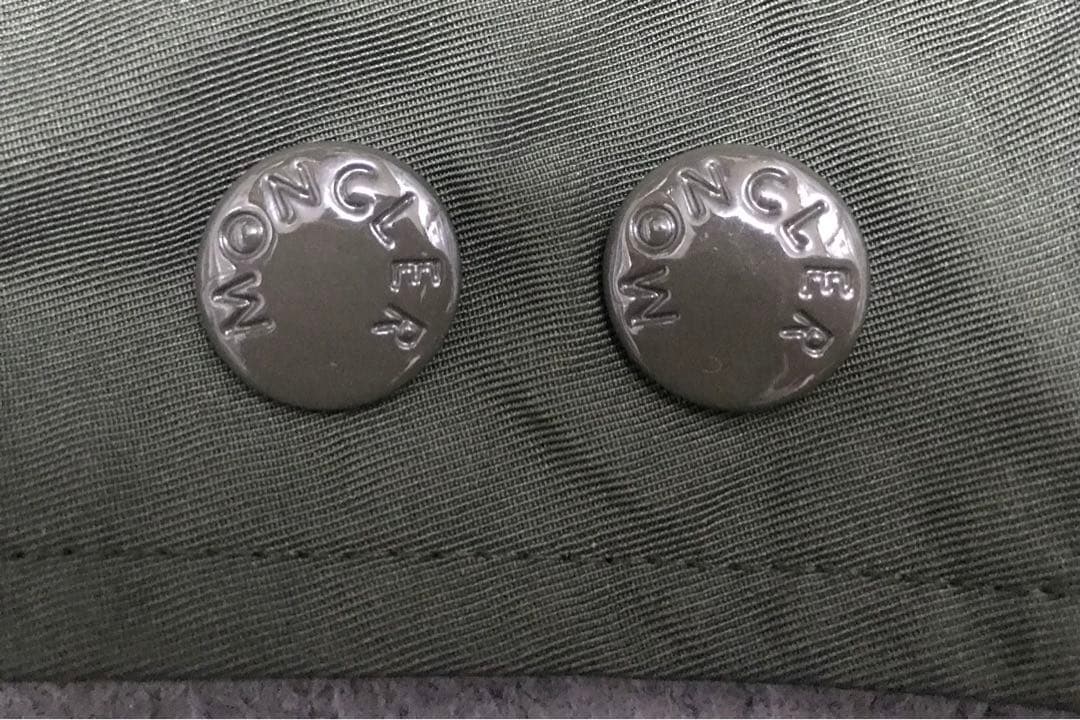 モンクレール　ミリタリーポンチョ