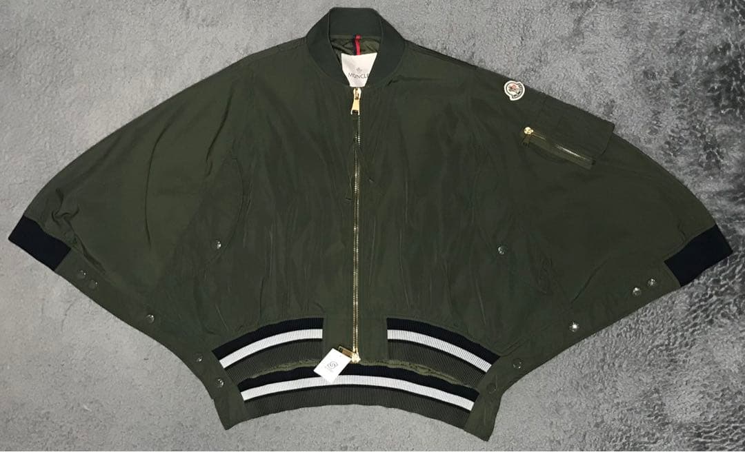 モンクレール　ミリタリーポンチョ