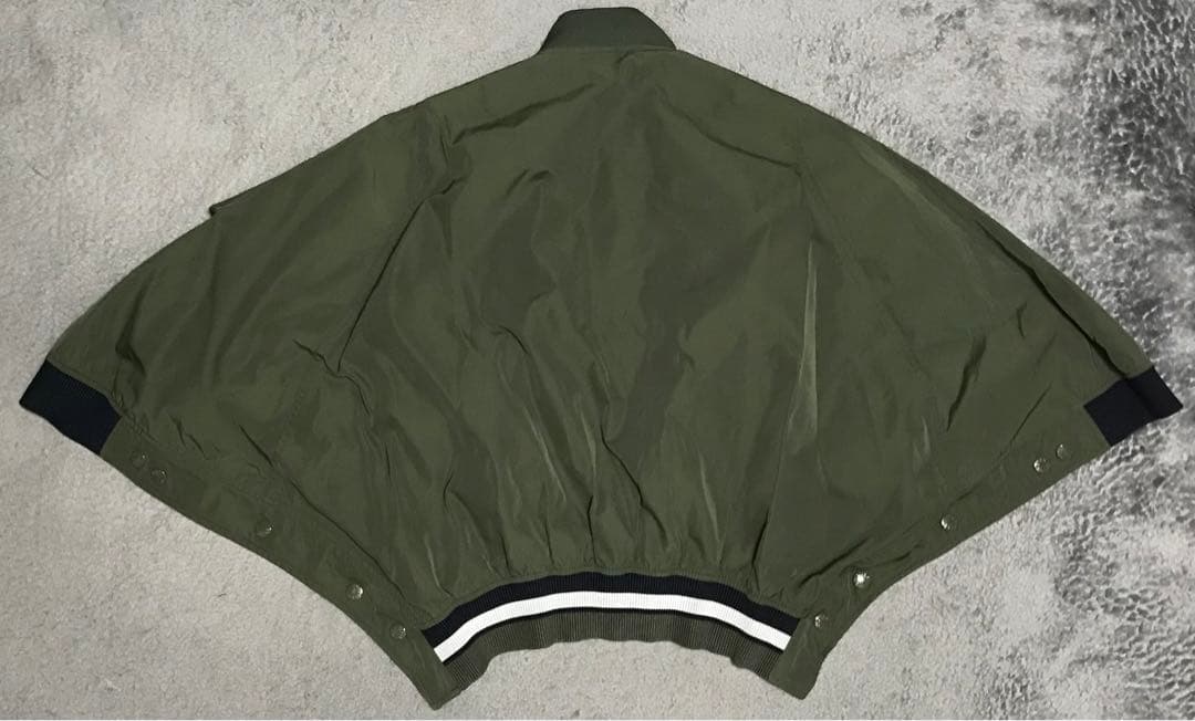 モンクレール　ミリタリーポンチョ