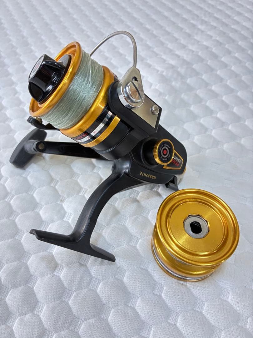 PENN4500SSスピニングリール ブラック/ゴールド