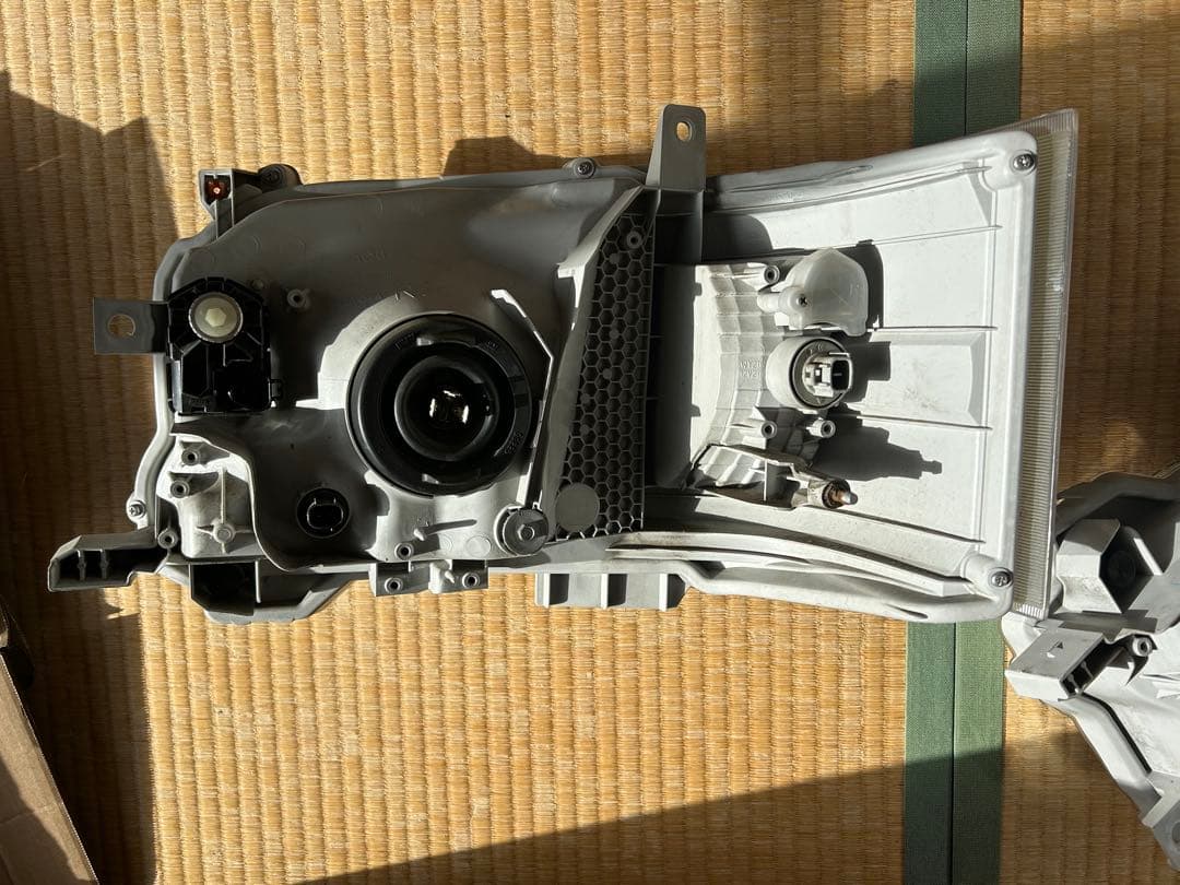 【値下げ】【送料無料】ハイエース 6型 純正ヘッドライト 2個セット ハロゲン