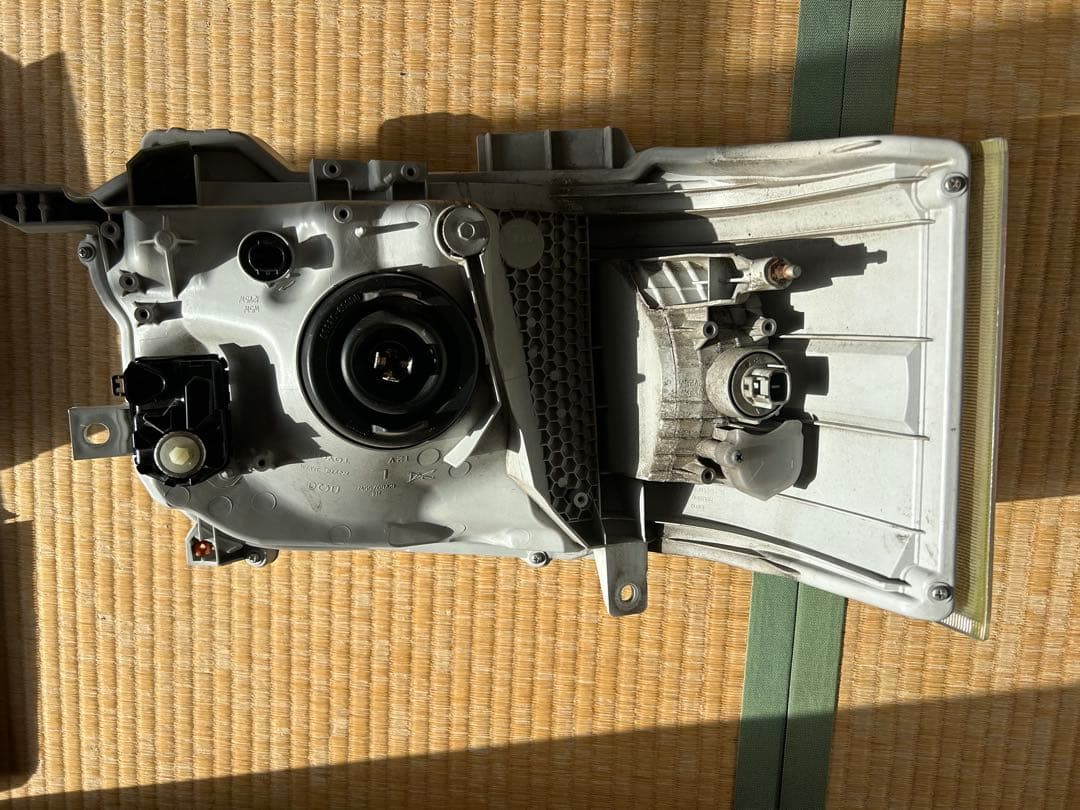 【値下げ】【送料無料】ハイエース 6型 純正ヘッドライト 2個セット ハロゲン