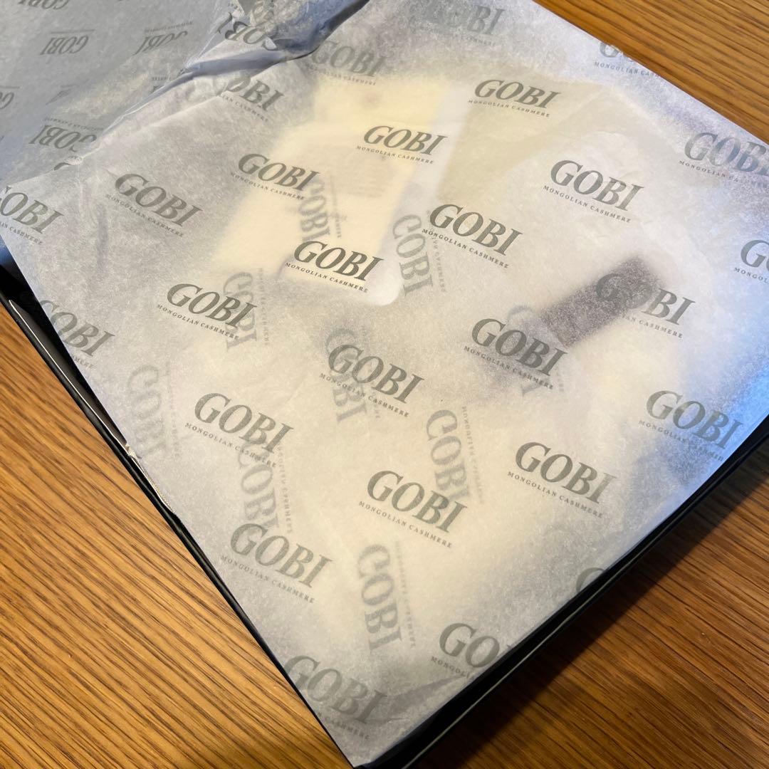 新品未使用　GOBI グラデーションマフラー アイボリー・ホワイト