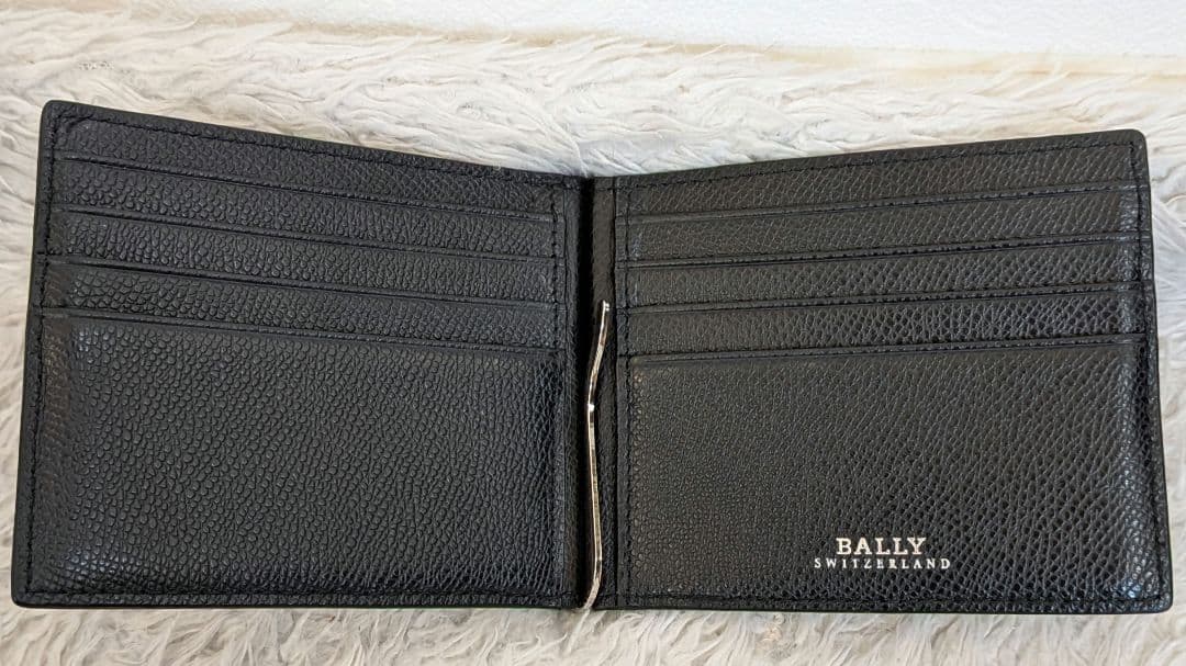 美品　BALLY ブラック レザー 二つ折り財布　マーネクリック　シボ革　レザー