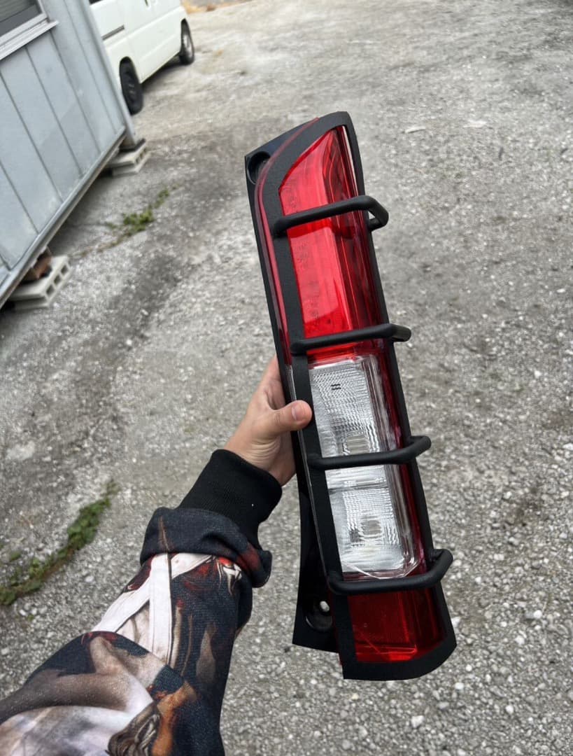 NVAN テールランプガード　左右