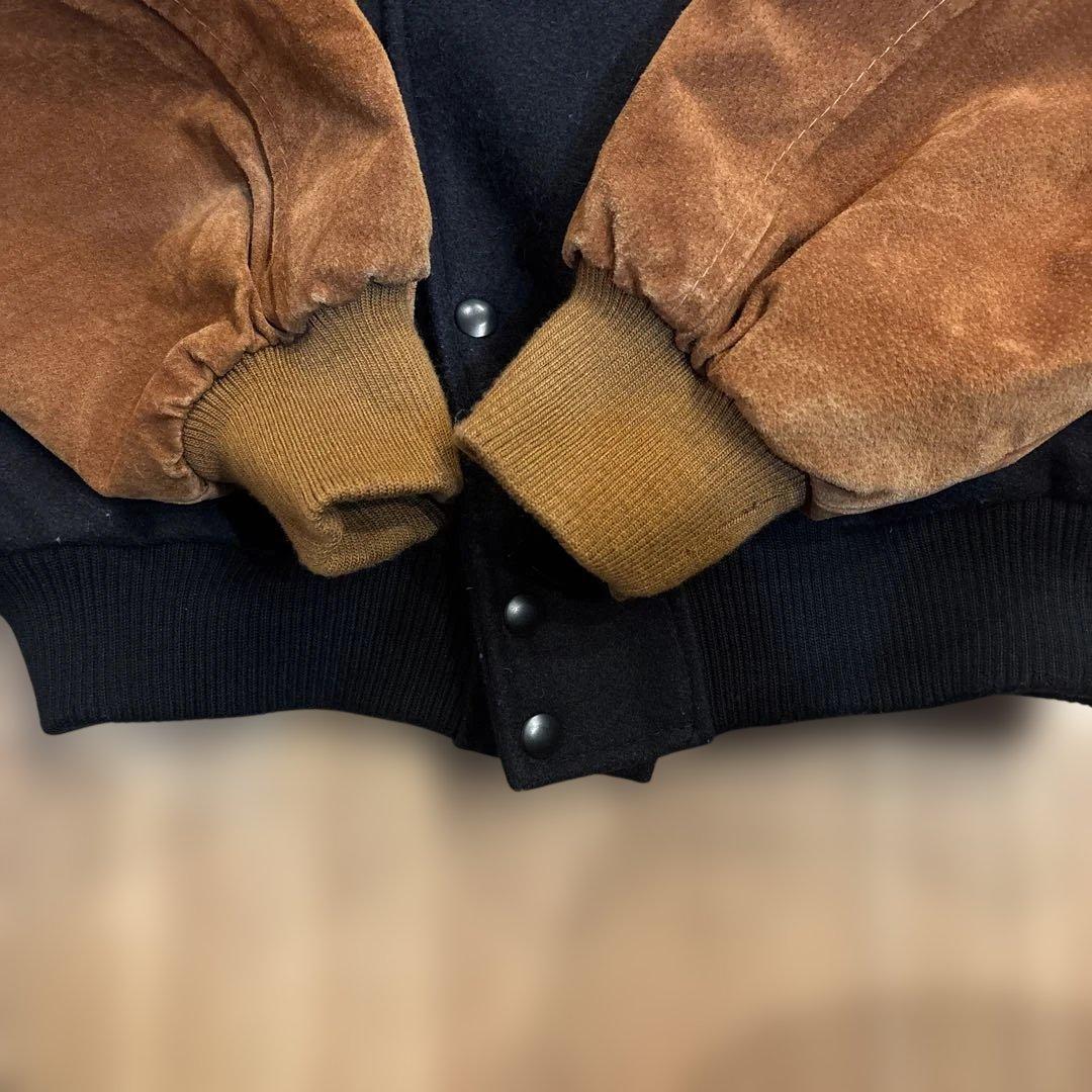 カナダスポーツウェア スタジャン レザー 裏地ペイズリー