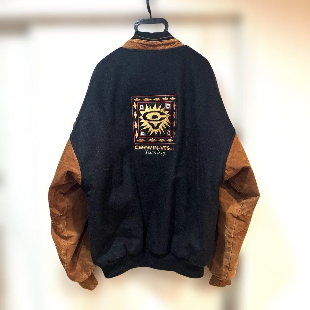 カナダスポーツウェア スタジャン レザー 裏地ペイズリー