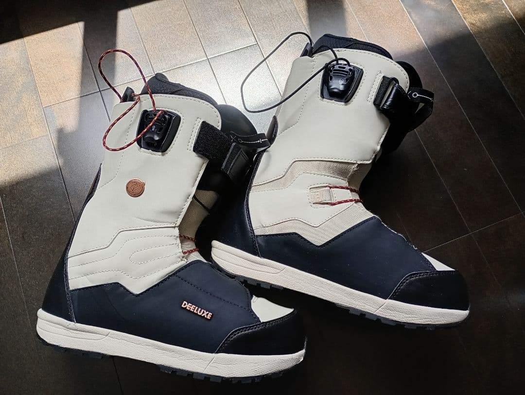DEELUXE EMPIRE LARAスノーボードブーツ ホワイト/ブラック
