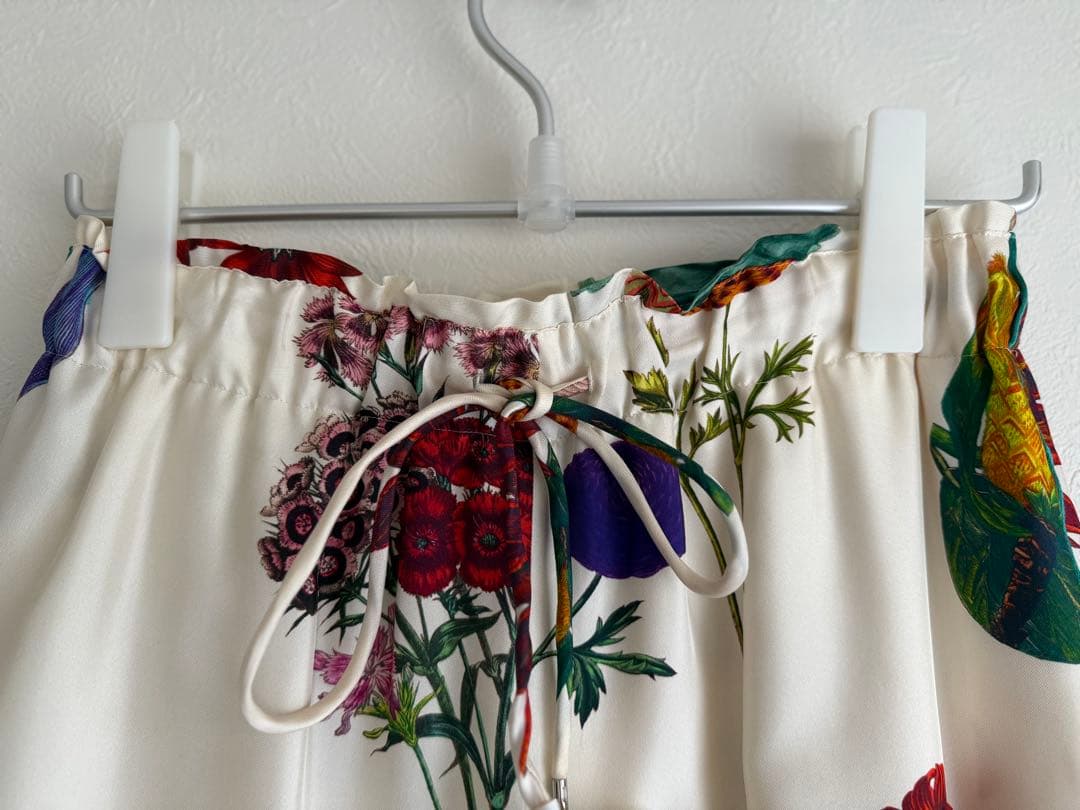 caban ボタニカルプリントパンツ