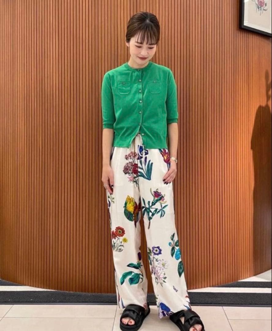 caban ボタニカルプリントパンツ