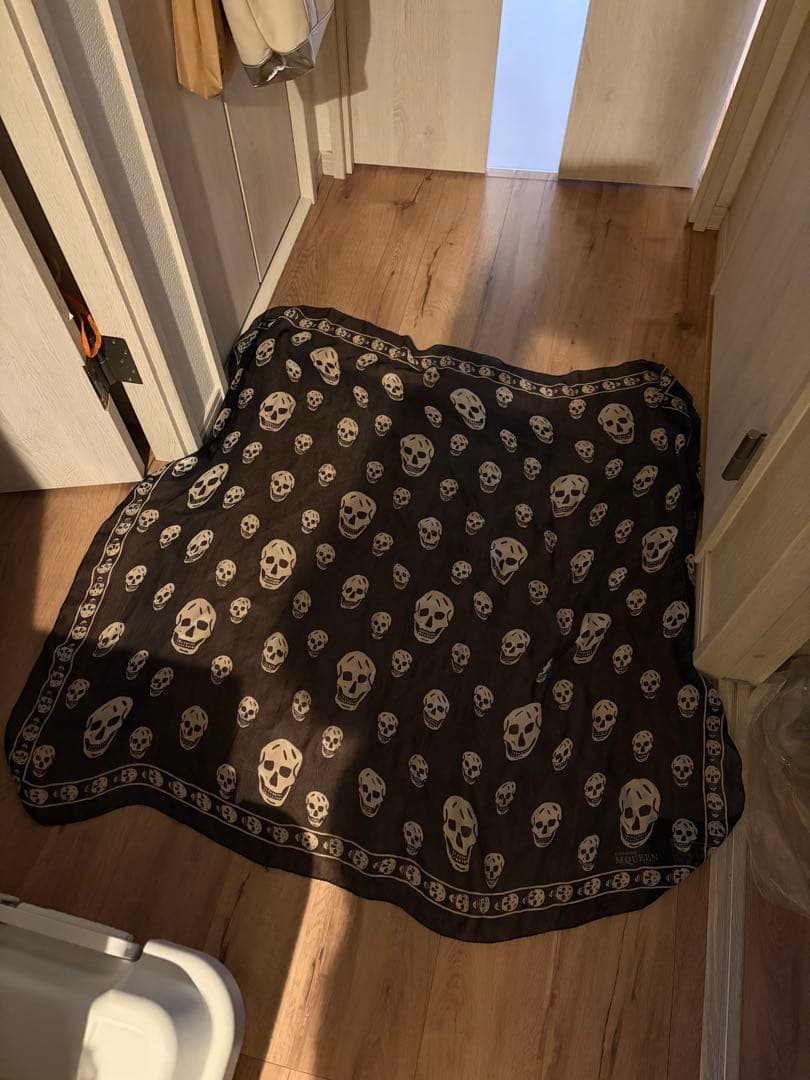 ALEXANDER McQUEEN アレキサンダーマックイーンスカル大判ストール