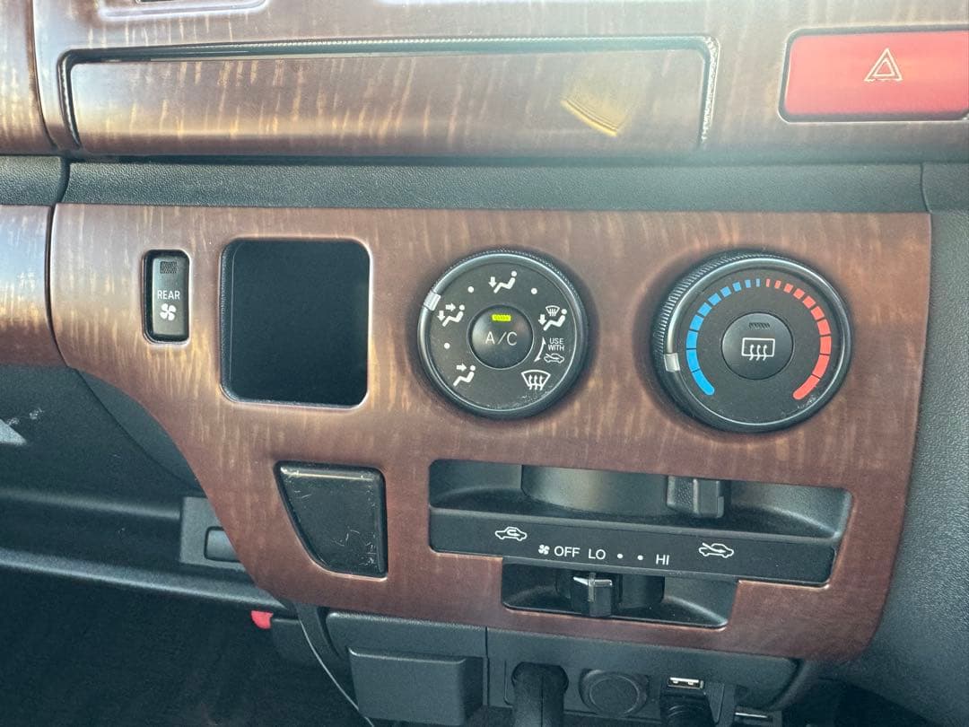 ハイエース インテリアパネル