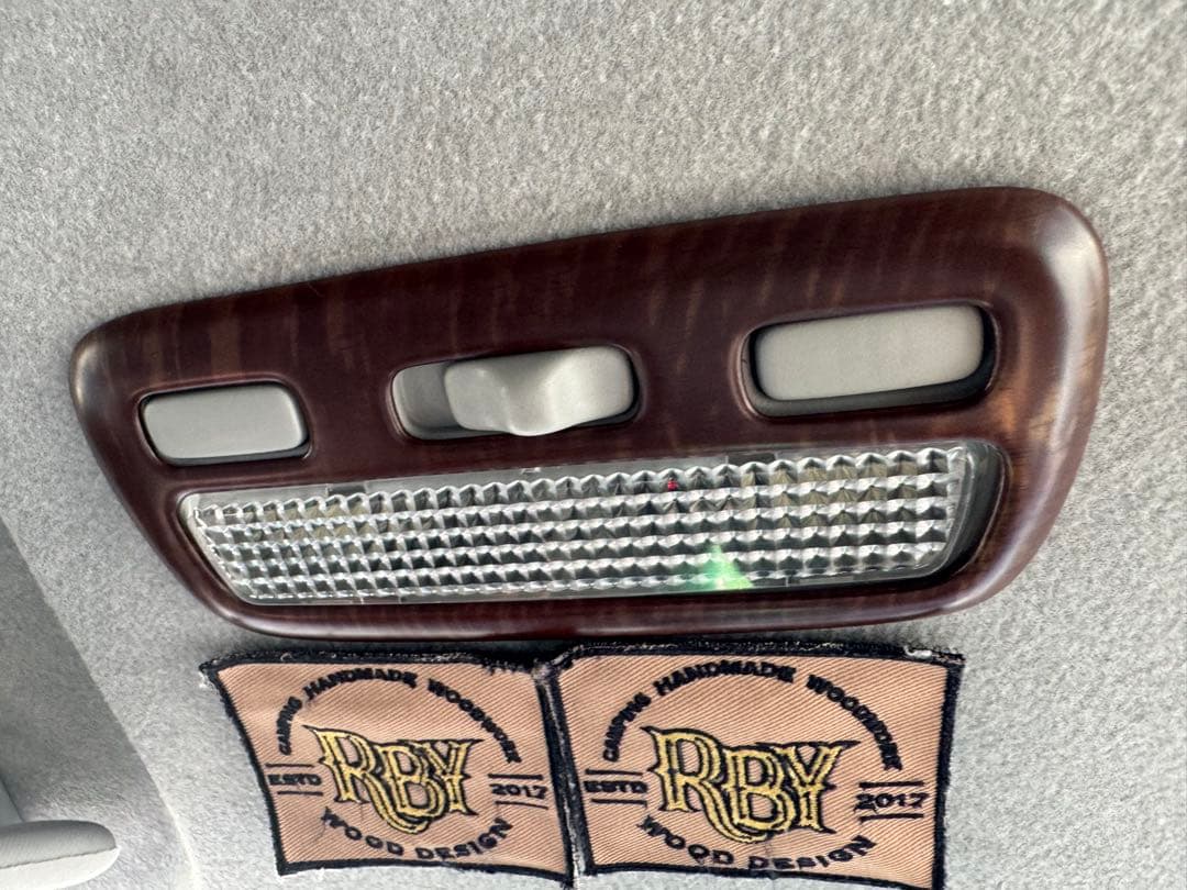 ハイエース インテリアパネル