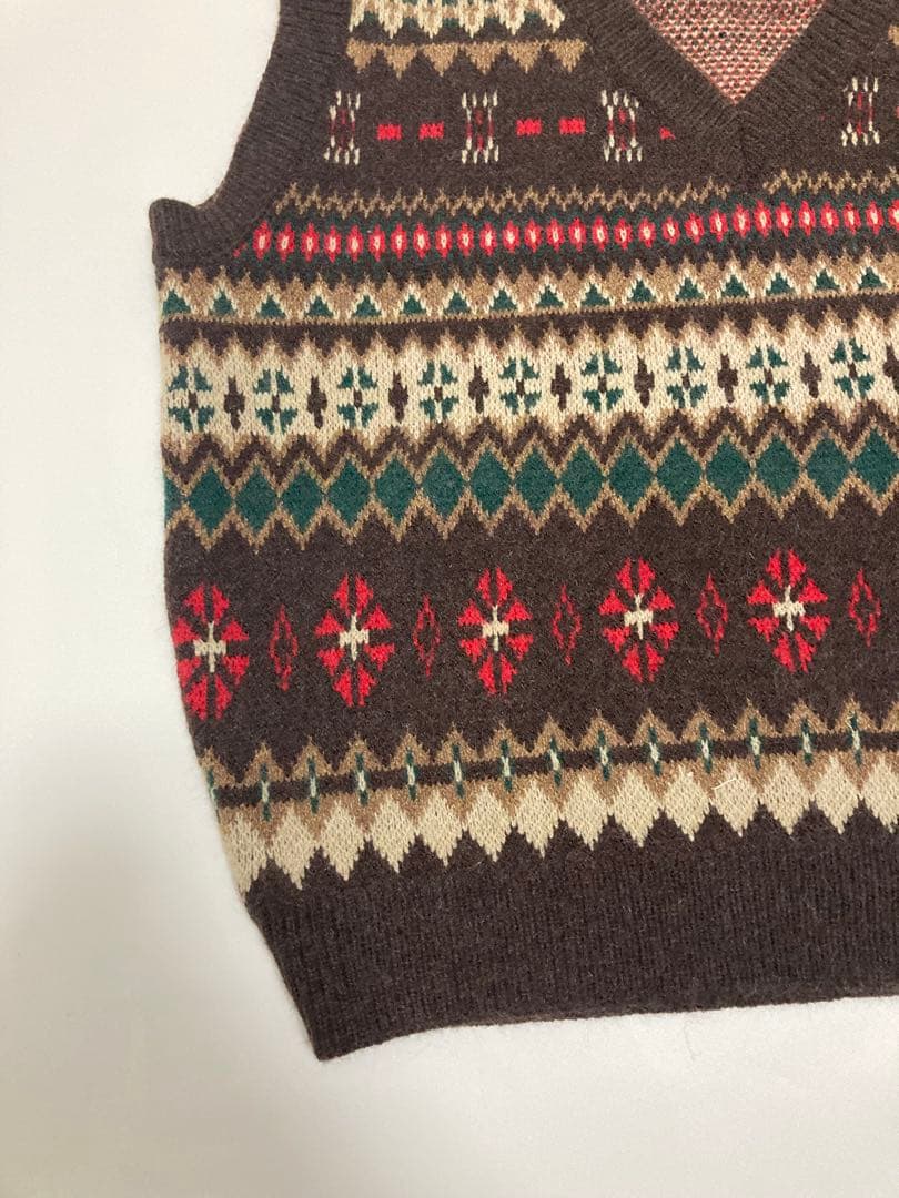 Urbanic 30 Lodge 幾何学模様 ブラウン ニットベスト