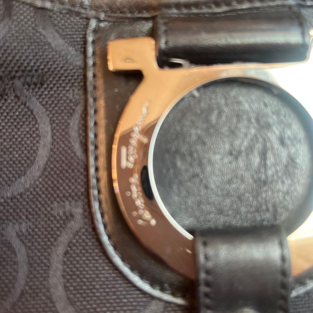 サルバトーレ フェラガモ ショルダーバッグ