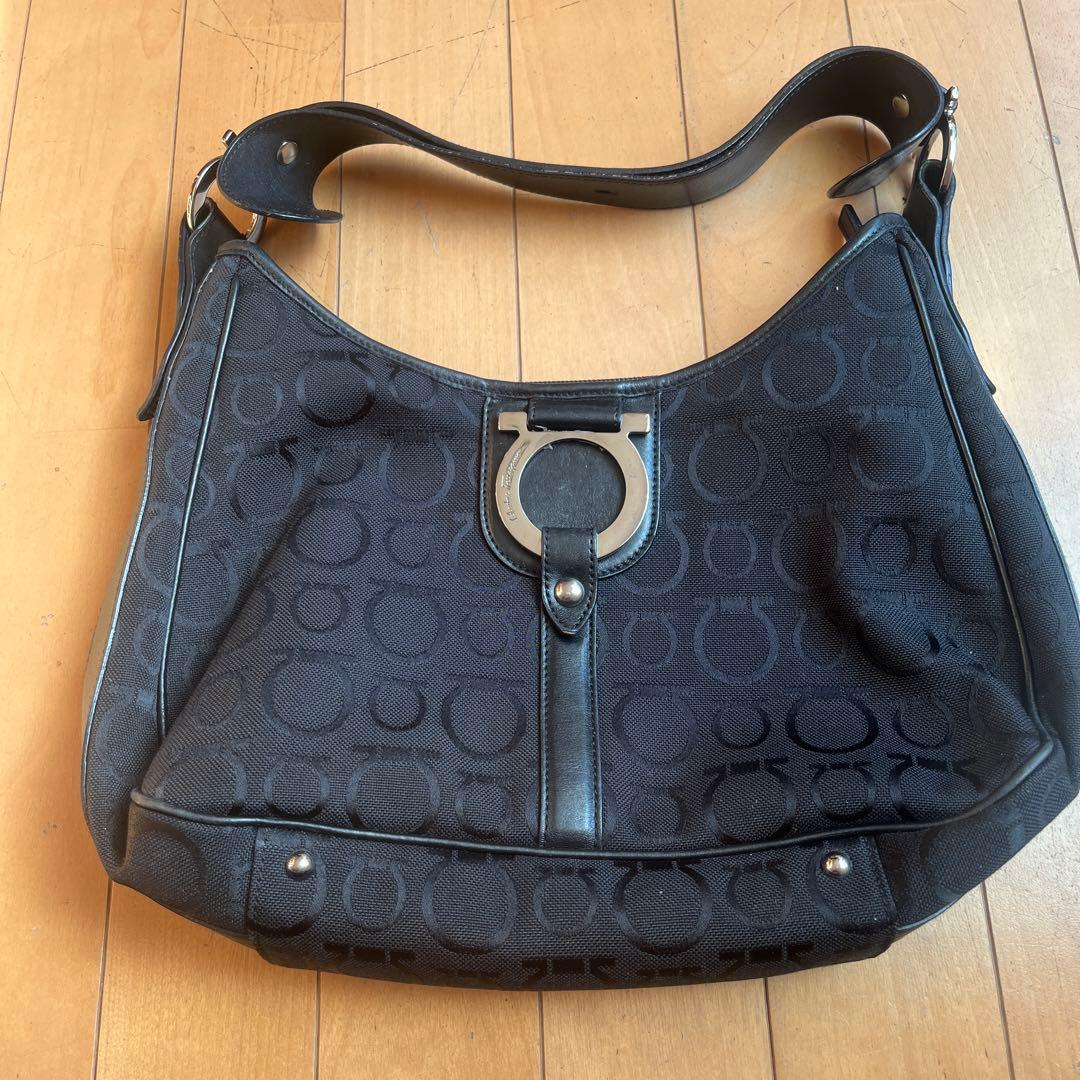 サルバトーレ フェラガモ ショルダーバッグ