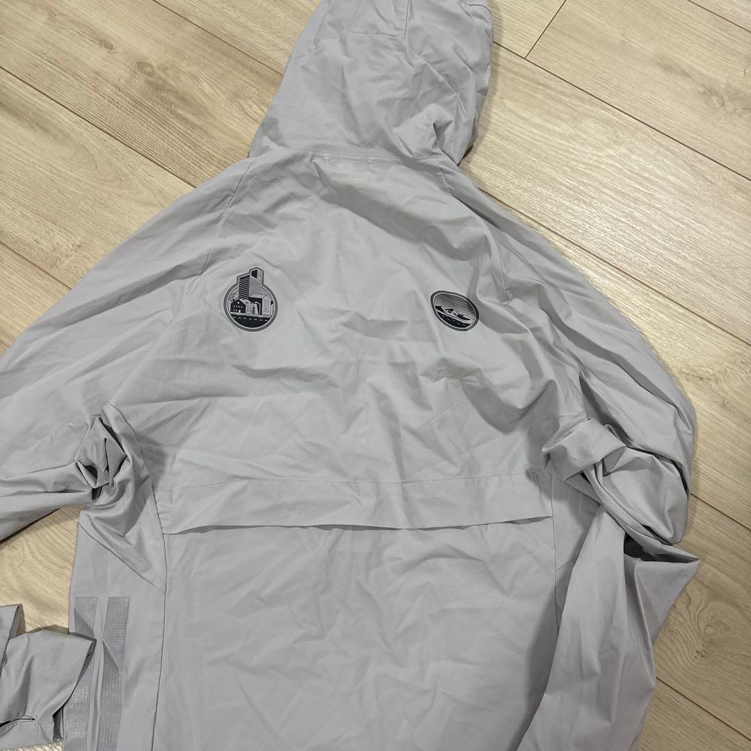 アディゼロ　ランニングジャケット　駅伝　L