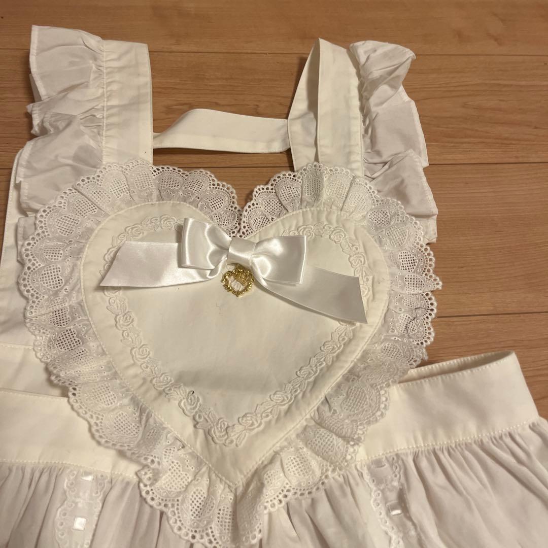 タグ付き未使用BABY ホワイトエプロン ハート型レース装飾