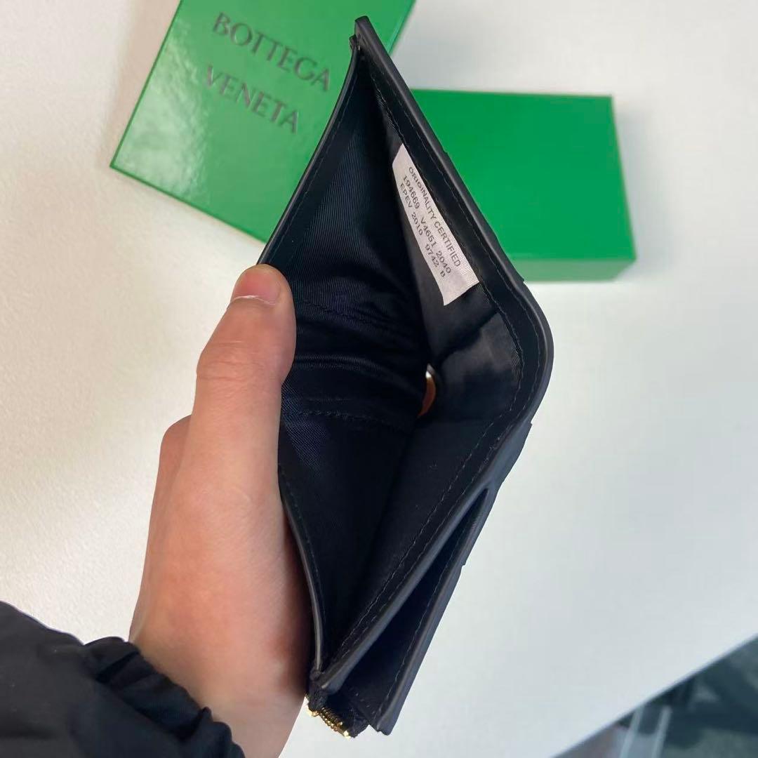Bottega Veneta 黒 レザー 二つ折り財布