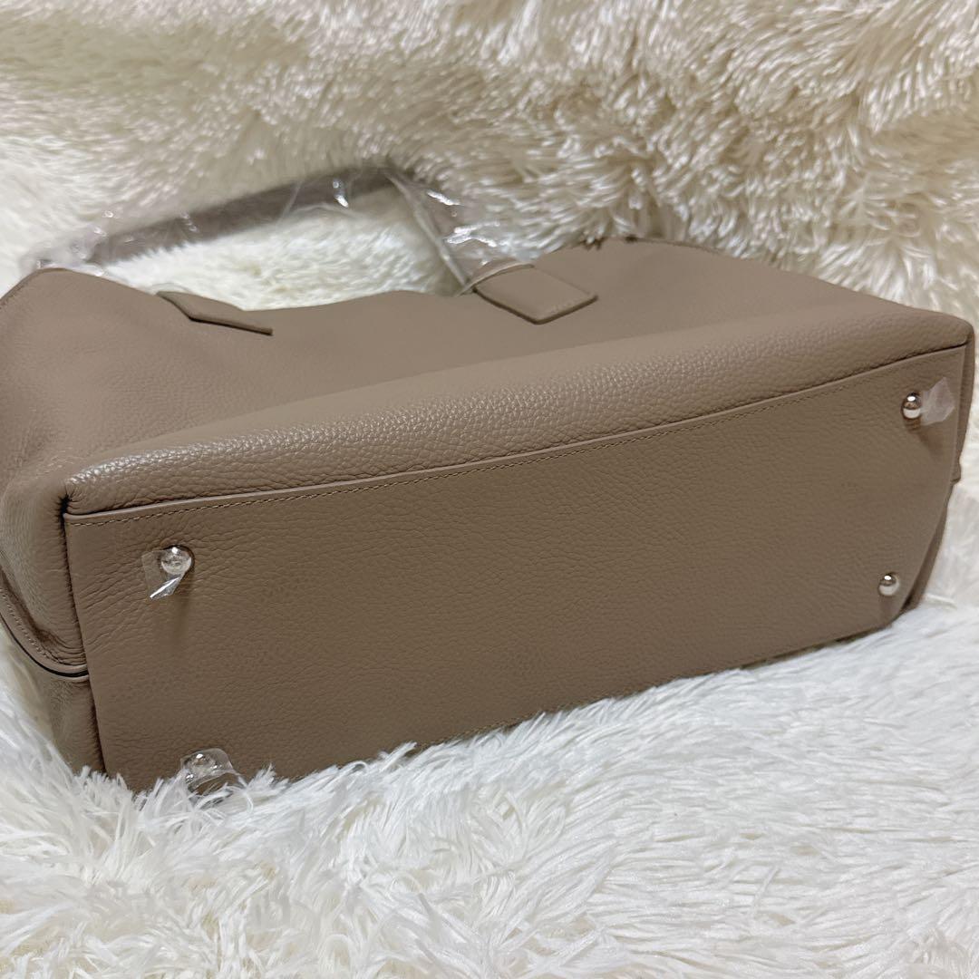 m 8　イアパピヨネ　スタッズトートバック　ベージュ　タグ付　牛革